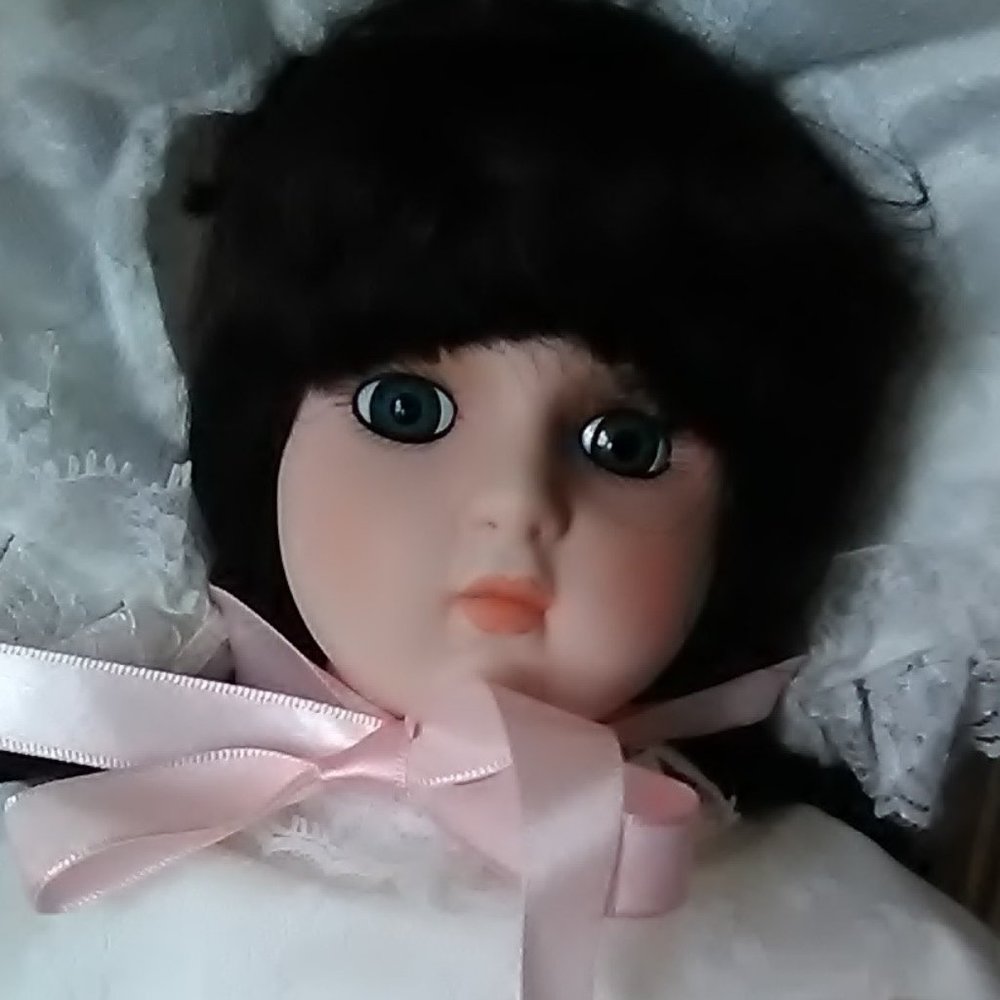 Collectible Doll/Scarlett